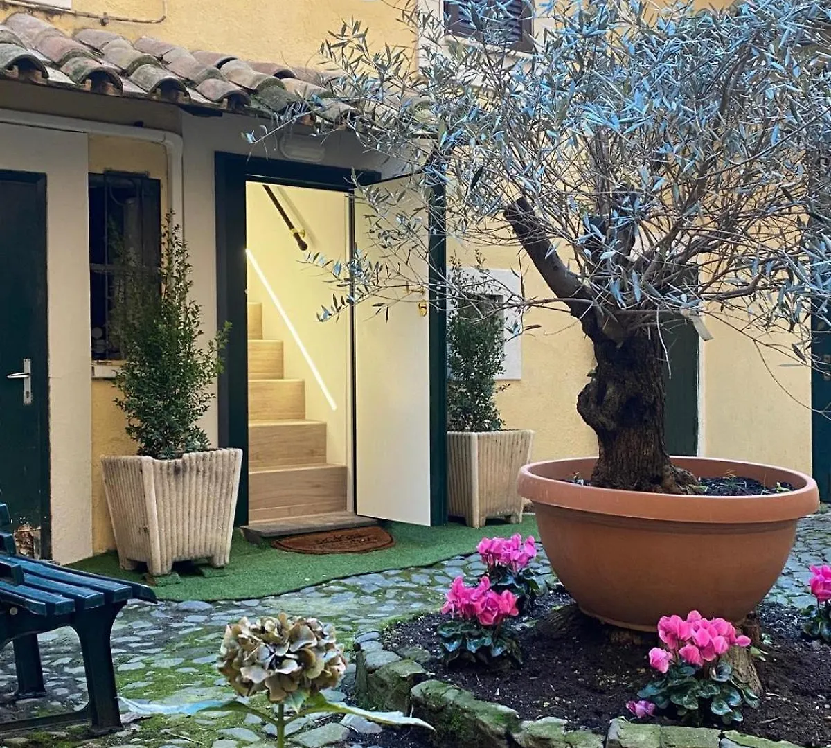 Tiferet Home - Piazza Di Spagna Rome 0*,  Italy